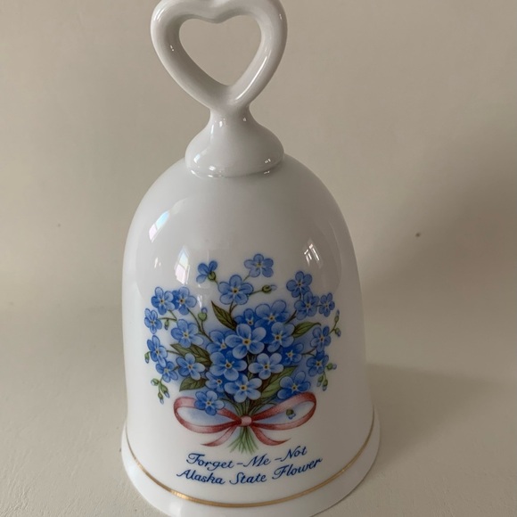 Heart Handle Floral Bell - White and Blue - Picture 1 of 7